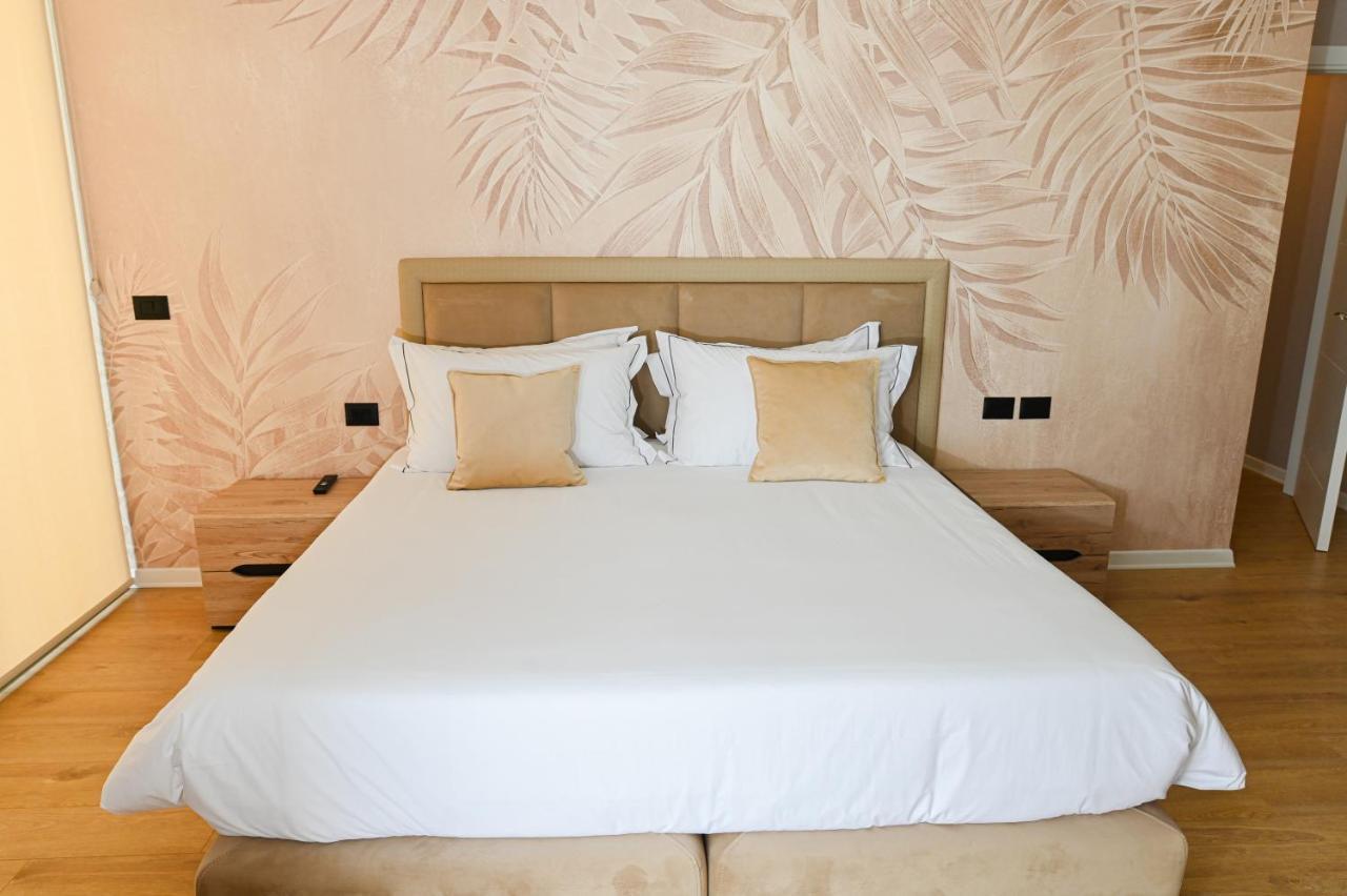 White Hill Hotel, Spa & Conferences Дуррес Экстерьер фото