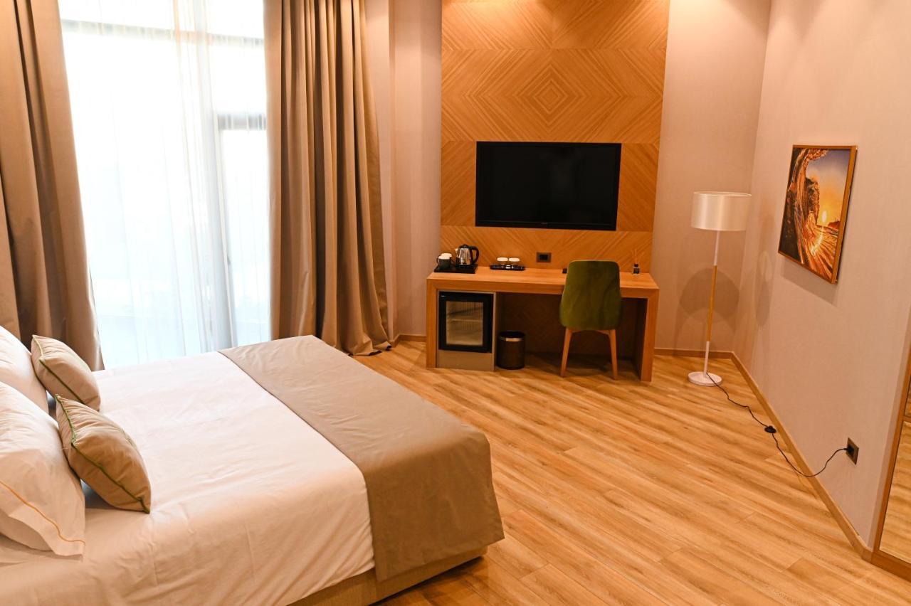 White Hill Hotel, Spa & Conferences Дуррес Экстерьер фото